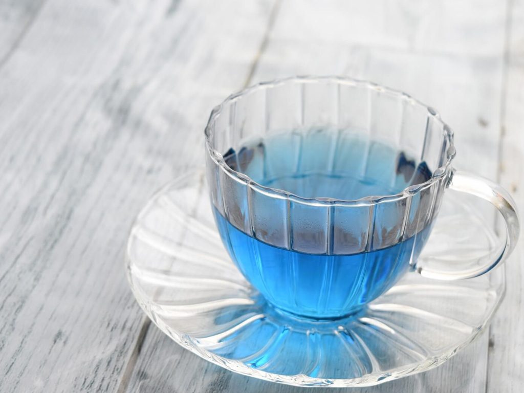 神秘的な青いお茶！バタフライピーの効果効能、味や飲み方を紹介！